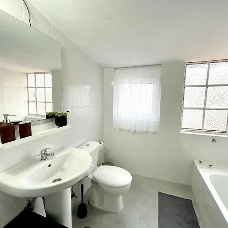 Guest house Cost - Close To The Alameda And Arroios Metro Stations In *
