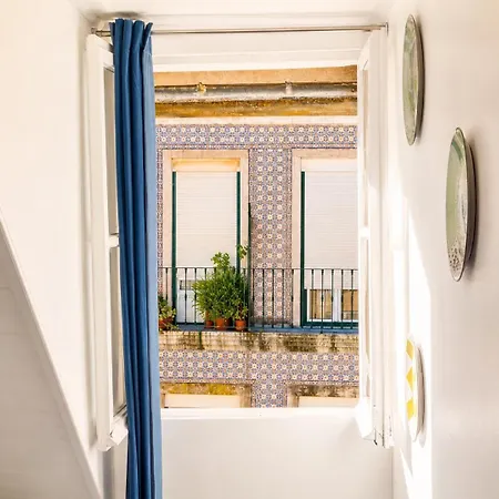 Cost - Close To The Alameda And Arroios Metro Stations In Guest house *