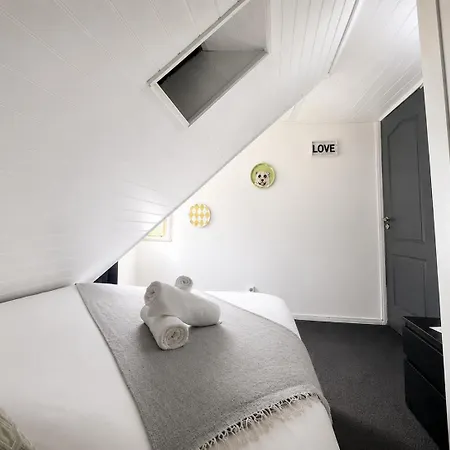 Guest house Cost - Close To The Alameda And Arroios Metro Stations In