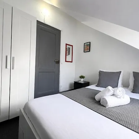 Cost - Close To The Alameda And Arroios Metro Stations In Guest house Lisbon