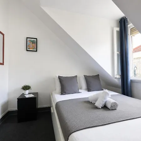 Cost - Close To The Alameda And Arroios Metro Stations In Guest house *