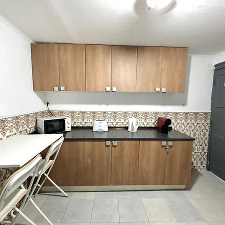 Cost - Close To The Alameda And Arroios Metro Stations In Guest house *